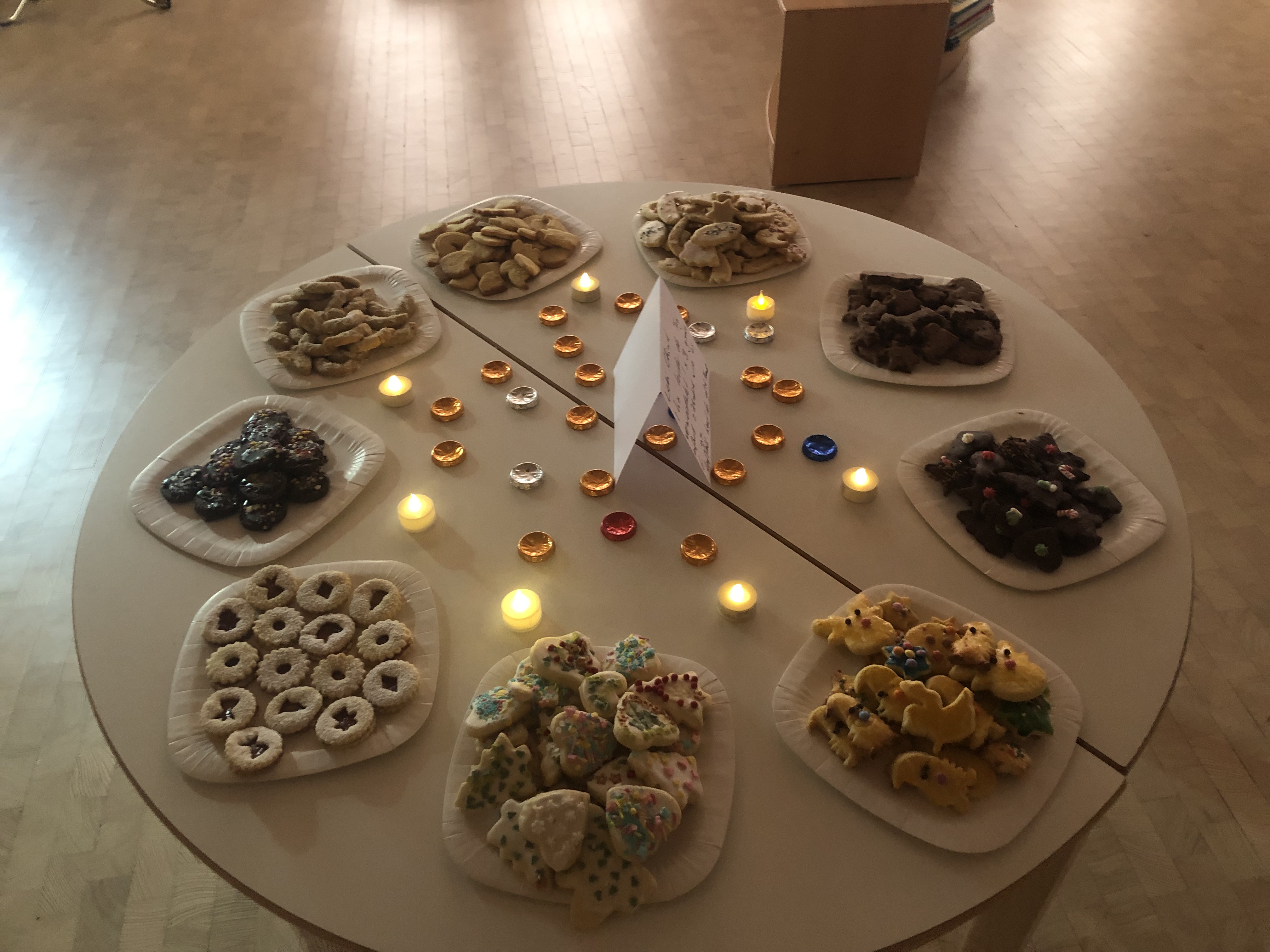 Weihnachtsbäckerei im Kindergarten oder «In der Weihnachtsbäckerei,…»