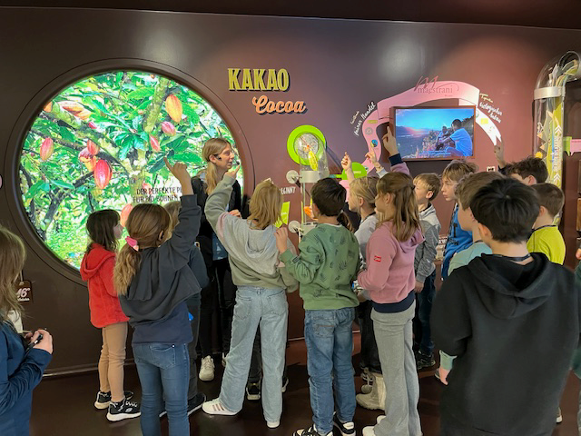 Exkursion der 3. Klasse in die Schokoladenfabrik, Flawil